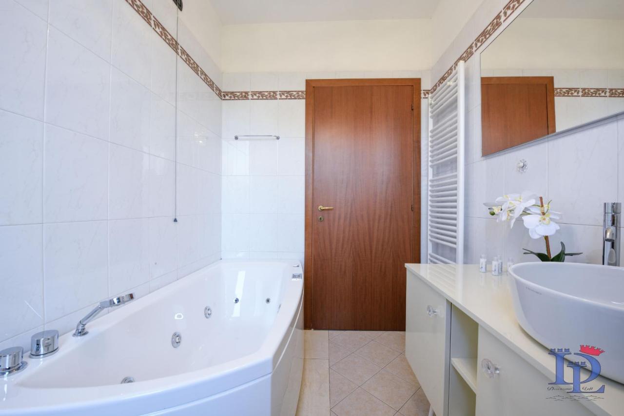 Desenzanoloft Official Partner Marriott Homes & Villas - Luxury Suite With Jacuzzi And Garden デセンツァーノ・デル・ガルダ エクステリア 写真